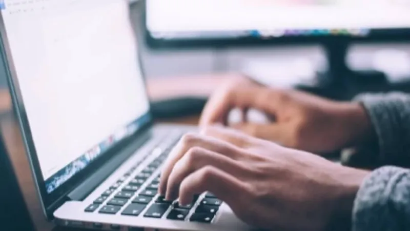 2024-Computer, Mensch, Hände, Media-6