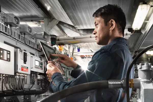 2024-NVL Services, Mann, Documentation, ipad, Mitarbeiter-1