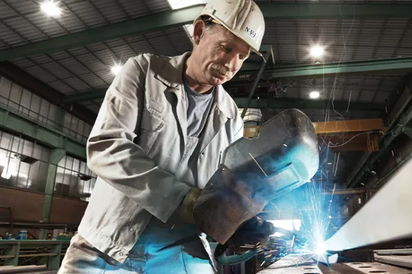 2024-Reparatur, Schweißen, Mann, Mensch, Mitarbeiter