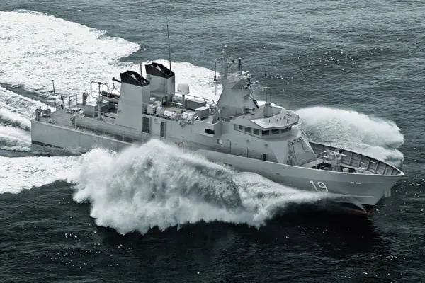 2024-Schiff, Fast patrol boat, Schnellboot, Wellen-1