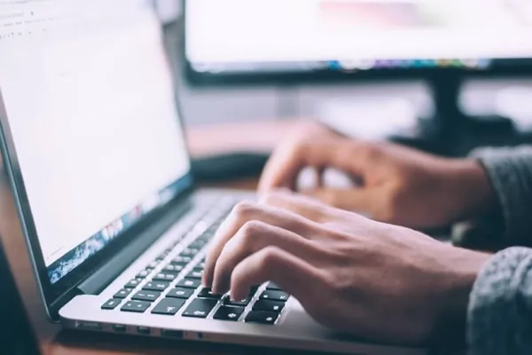 2024-Computer, Mensch, Hände, Media-3