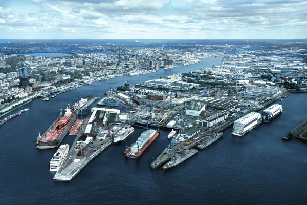 2025-Blohm+Voss, Luftaufnahme, Werft-1.jpg