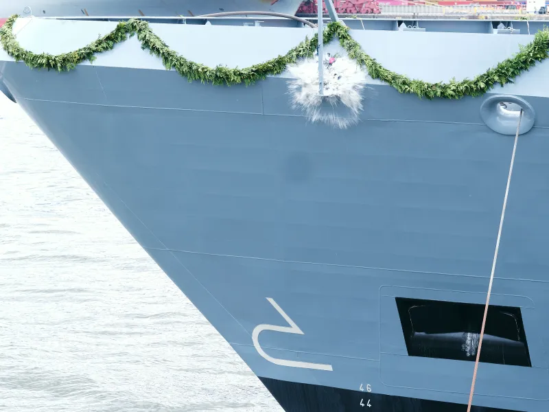 2025-Blohm+voss, chamapgnerflasche, taufe, augsburg-1.jpg