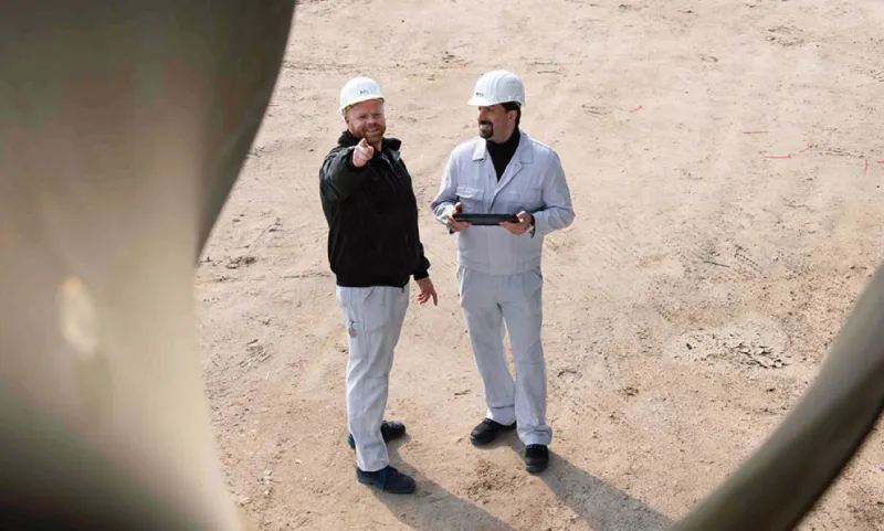 2024-NVL Services, Mensch, Mann, ipad