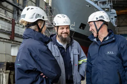 2024-Hamburg-Menschen, Schiff-1