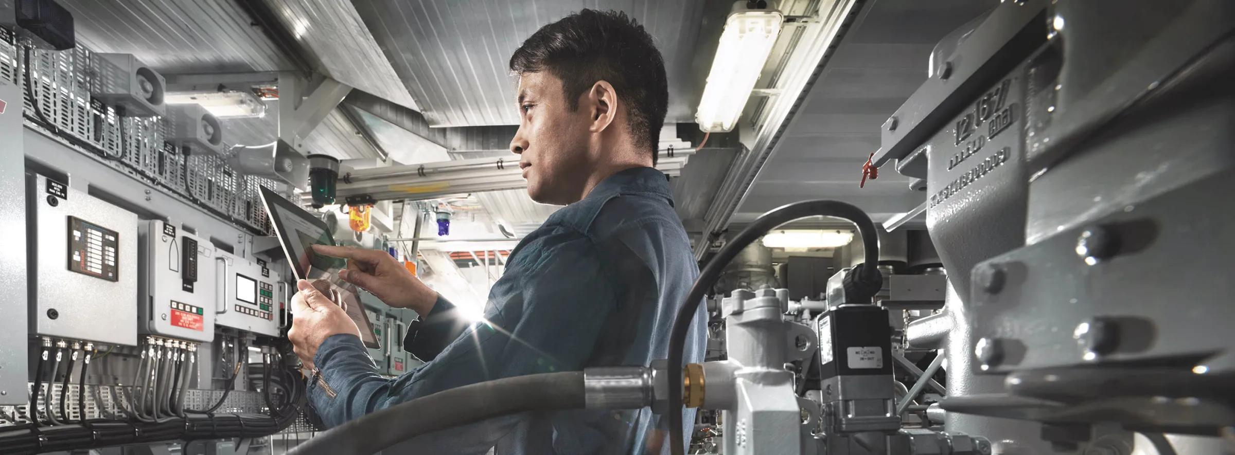 2024-NVL Services, Mann, Documentation, ipad, Mitarbeiter-3